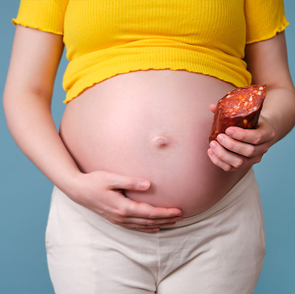 ¿Es seguro para las mujeres embarazadas comer embutidos?